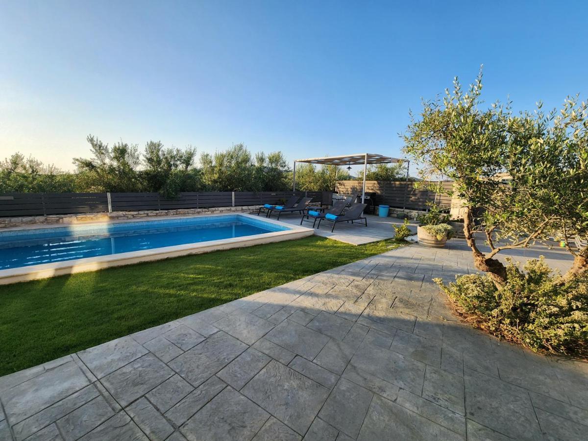 Villa Sheila With Private Pool Roumelí المظهر الخارجي الصورة