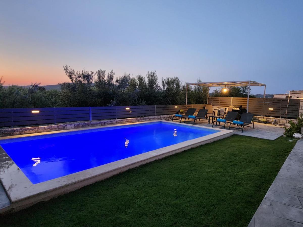 Villa Sheila With Private Pool Roumelí المظهر الخارجي الصورة